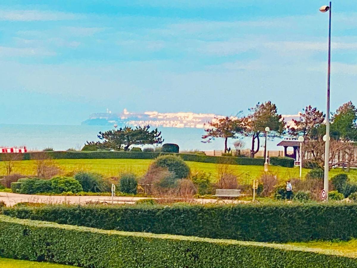 Magnifique Appart Standing Face Mer Centre A Pied Apartment Deauville Luaran gambar