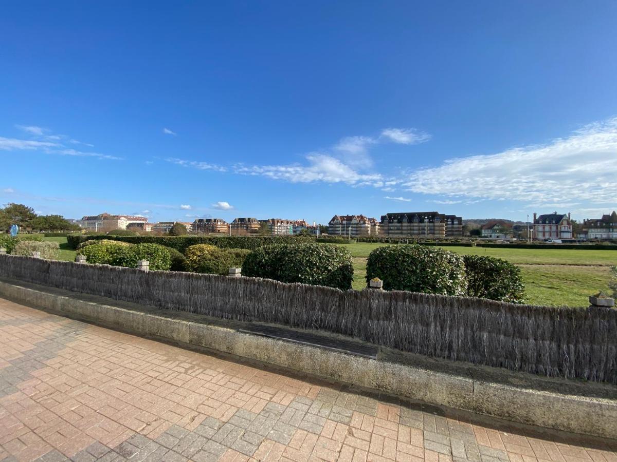 Magnifique Appart Standing Face Mer Centre A Pied Apartment Deauville Luaran gambar